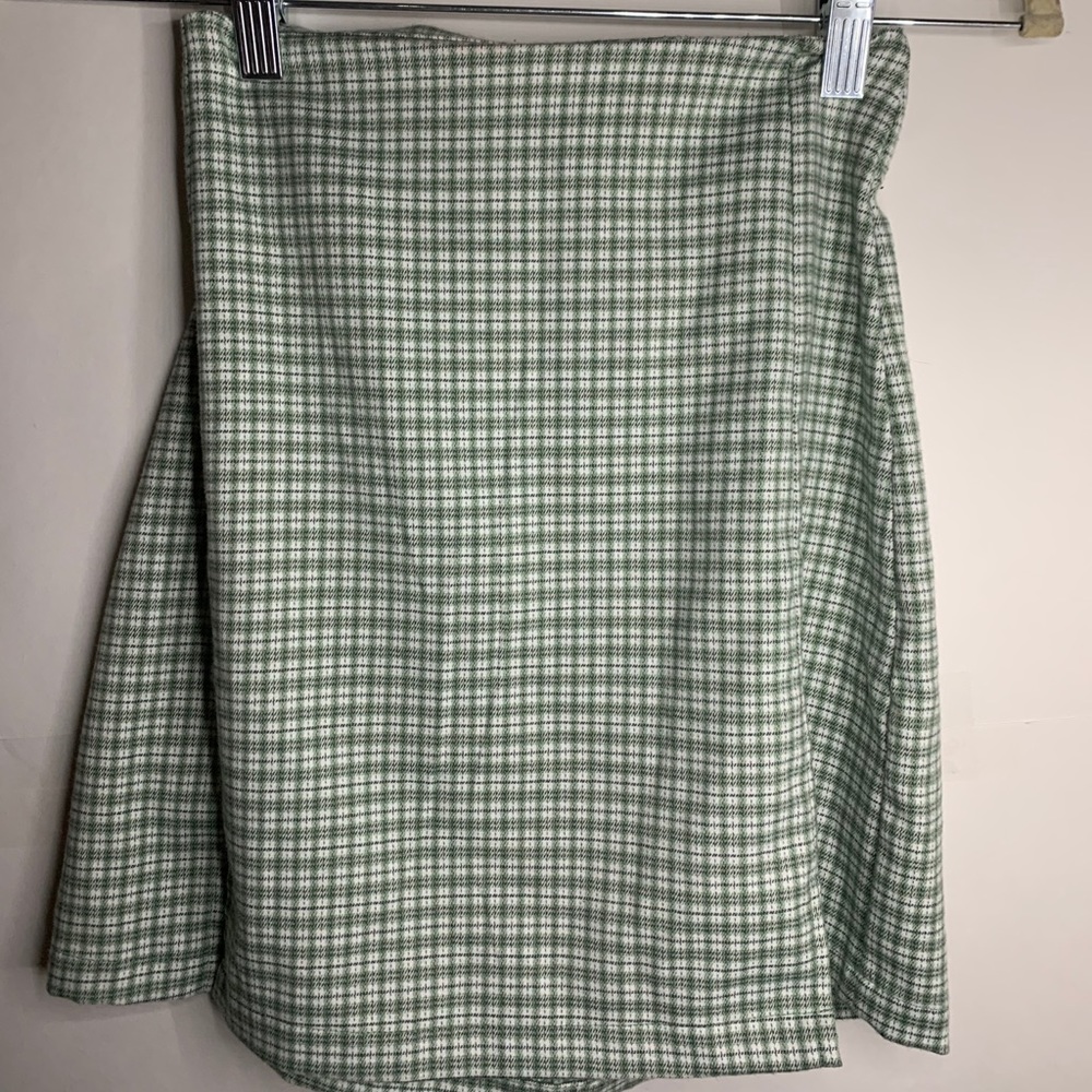 BRANDY MELVILLE GREEN SKIRT